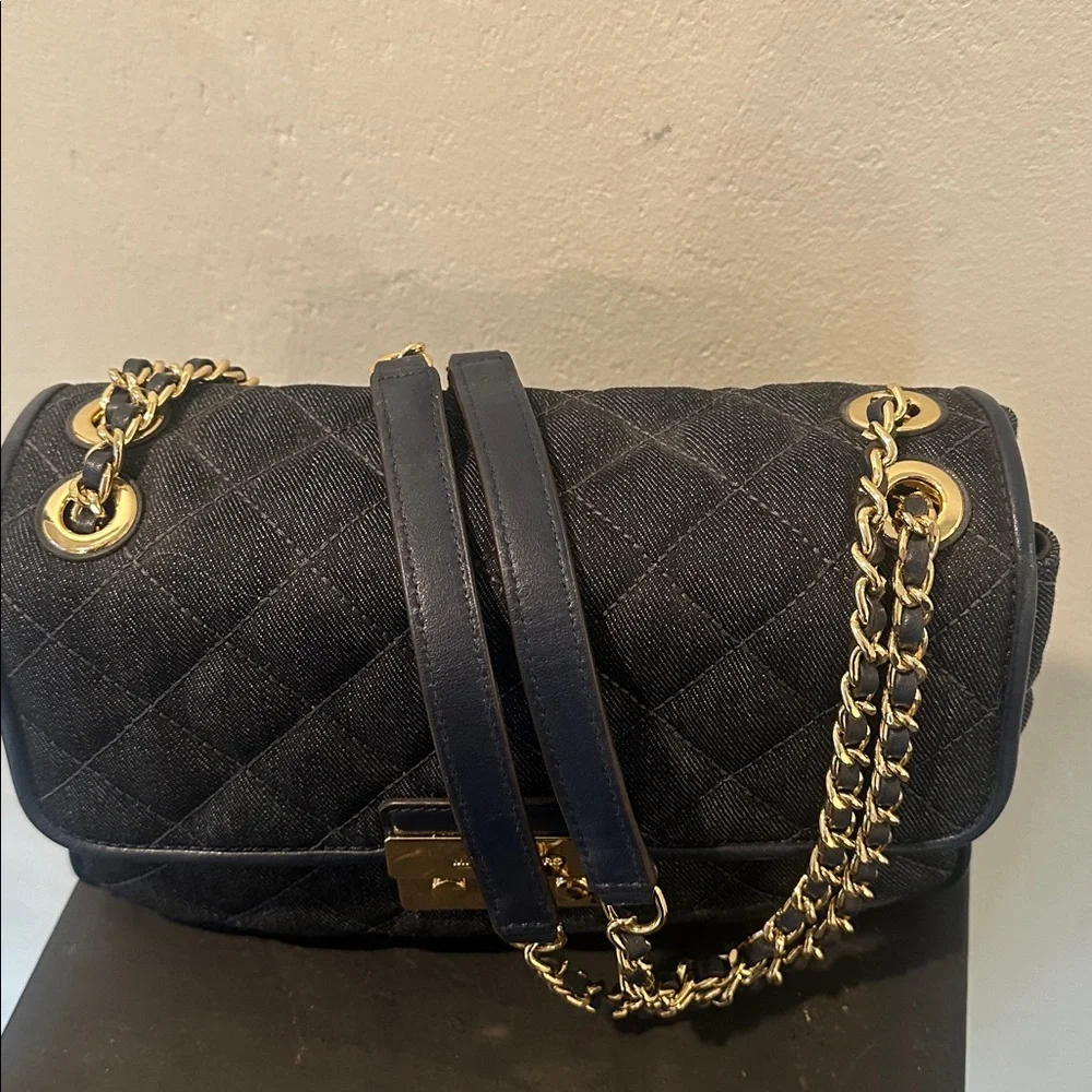 Michael Kors Quilted Denim Shoulder Bag with Gold Accents. - Picture 3 of 5